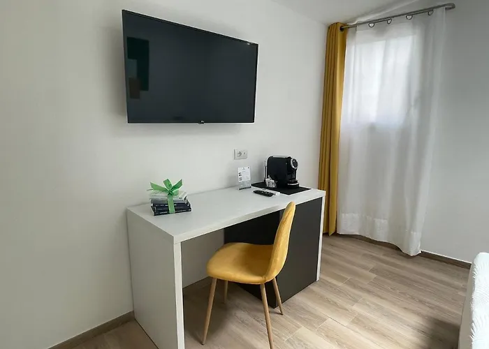 Admayora Πανσιόν 3*